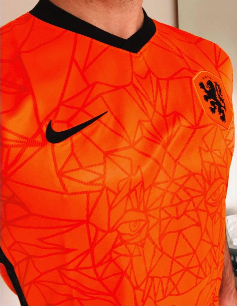 Les nouveaux maillots des PaysBas dévoilés Maillots football