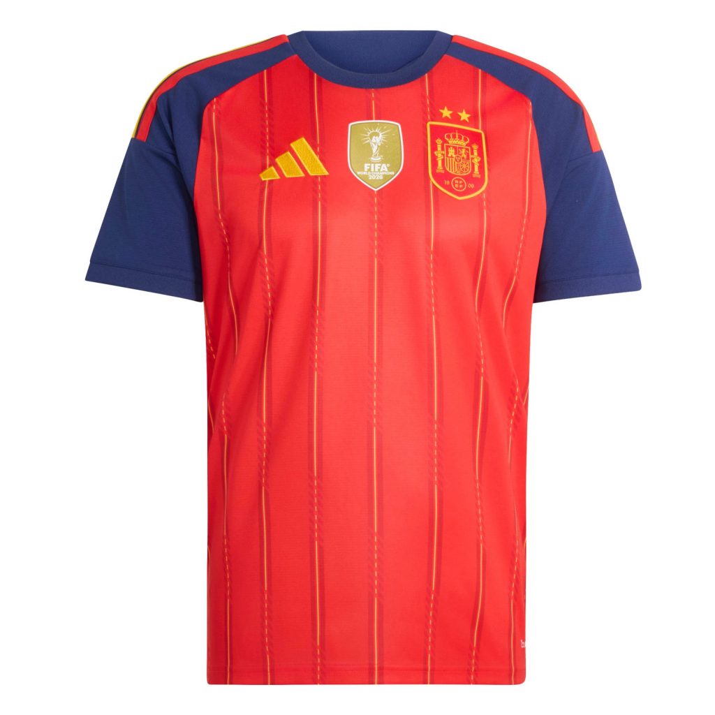 Maillot Espagne domicile Winners 2026 adidas, deux étoiles au-dessus de l'écusson et badge doré de champion du monde