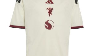 Maillot third Manchester United 2026/27 adidas, crème avec finitions bordeaux et vert